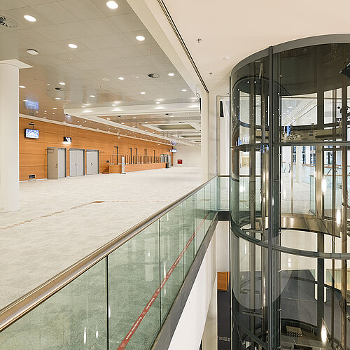 CCH - Foyer D-G mit Fahrstuhl